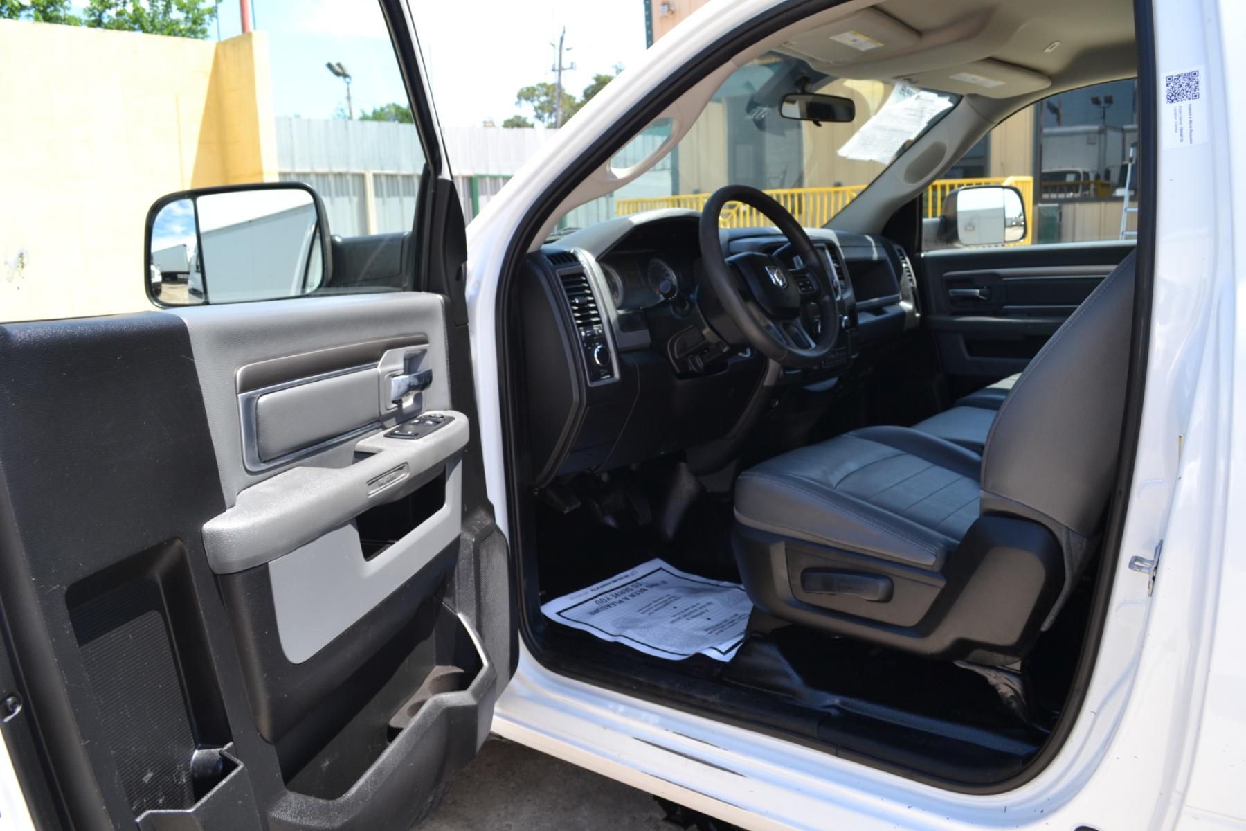 2018 WHITE /GRAY RAM 3500 with an CUMMINS 6.7L TURBO DIESEL engine, AISIN A465 6SPD AUTOMATIC transmission, located at 9172 North Fwy, Houston, TX, 77037, (713) 910-6868, 29.887470, -95.411903 - 14,000LB GVWR, 11FT FLATBED, 98" WIDE, 2 X TOOLBOXES, GOOSENECK/BUMPER PULL HITCH, 4X4, POWER WINDOWS, LOCKS, & MIRRORS, COLD A/C , CRUISE CONTROL - Photo #11